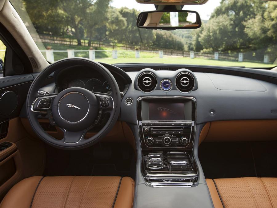  Jaguar XJL 2010 года  (US) (фото 2 из 41)